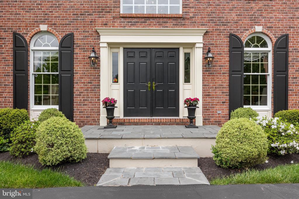 42 WOODSIDE LANE