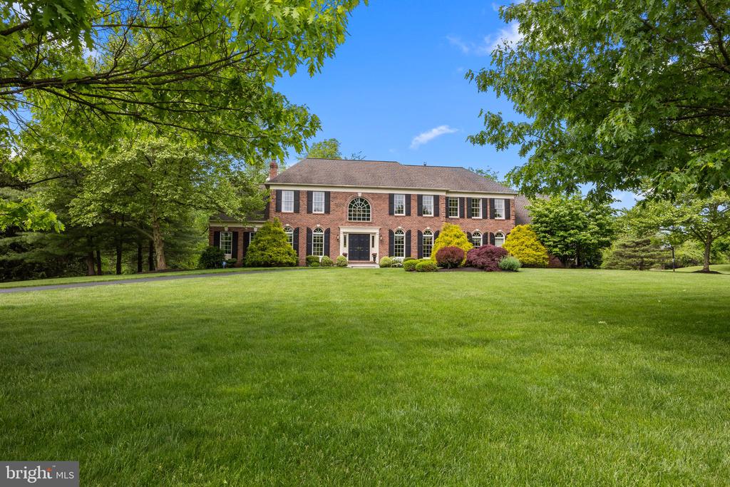 42 WOODSIDE LANE