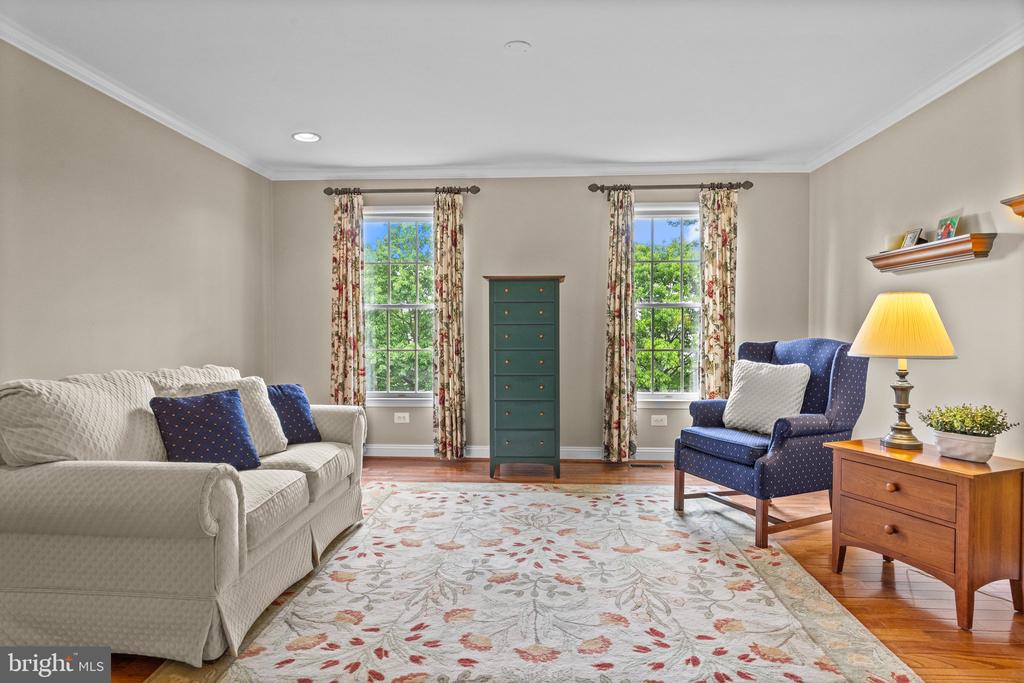 42 WOODSIDE LANE