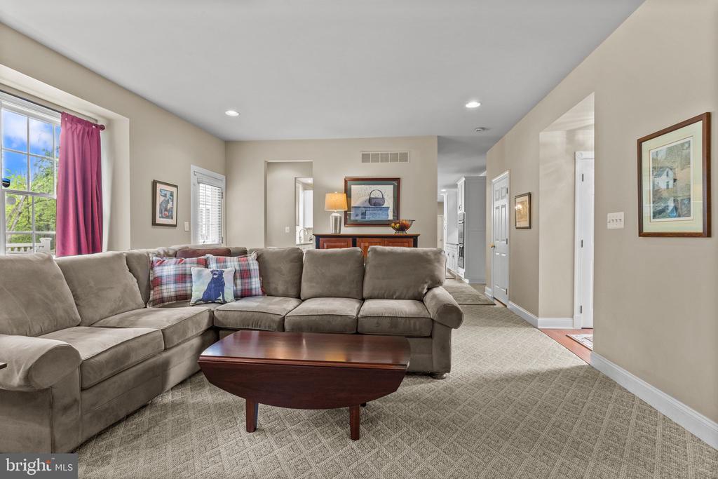 42 WOODSIDE LANE