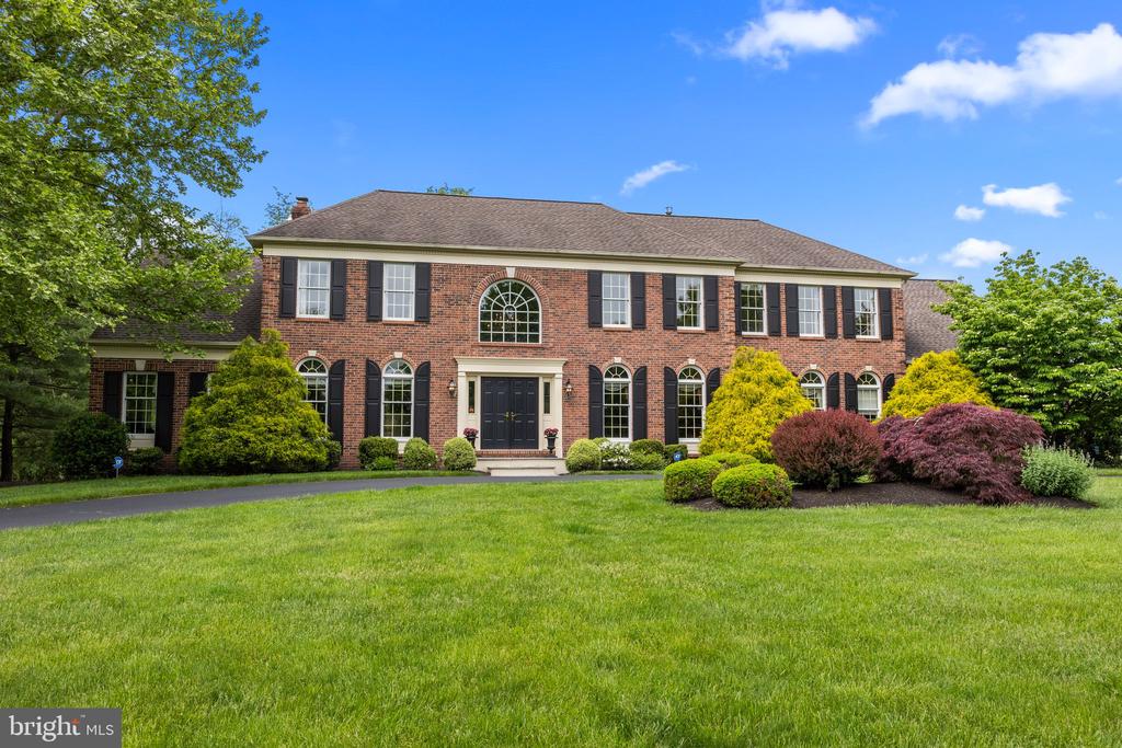 42 WOODSIDE LANE