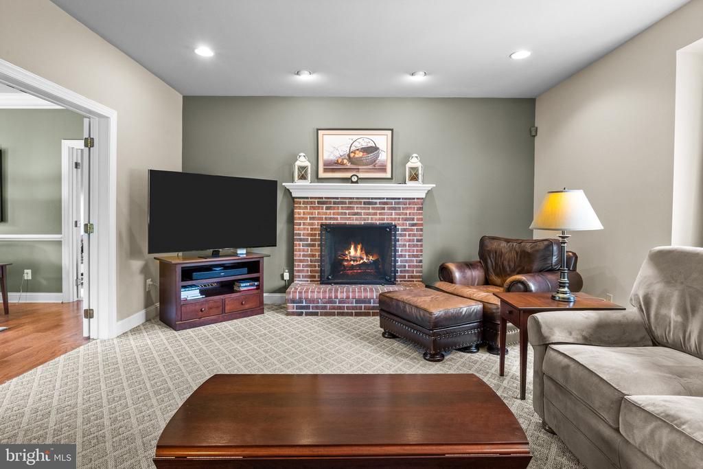 42 WOODSIDE LANE