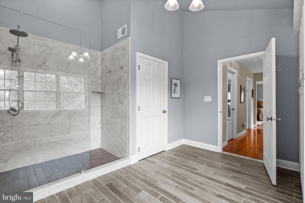 42 WOODSIDE LANE