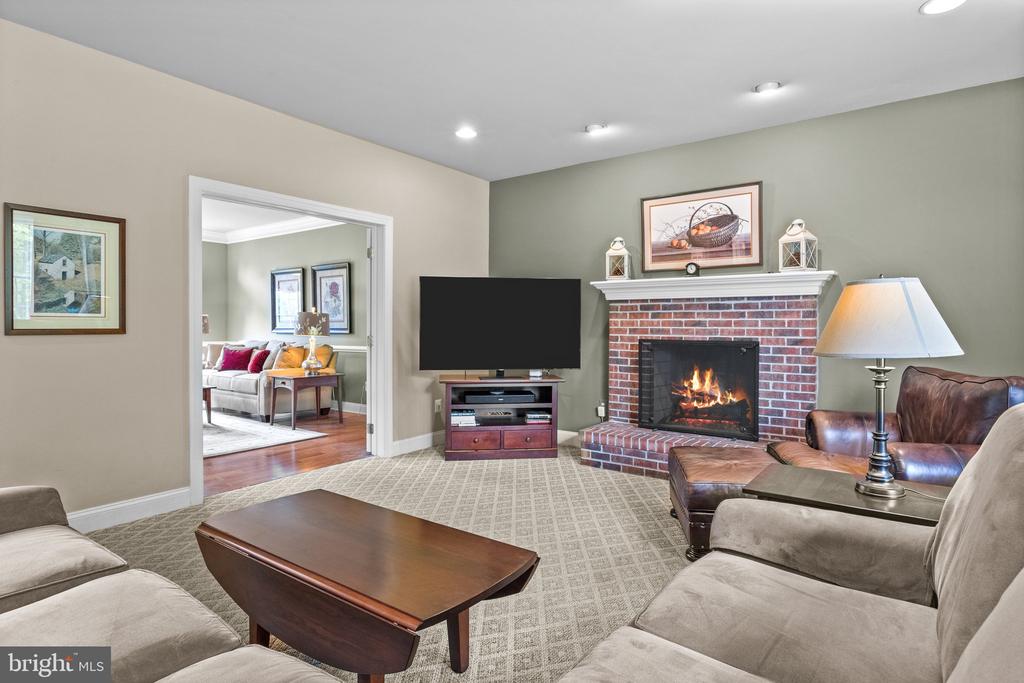 42 WOODSIDE LANE