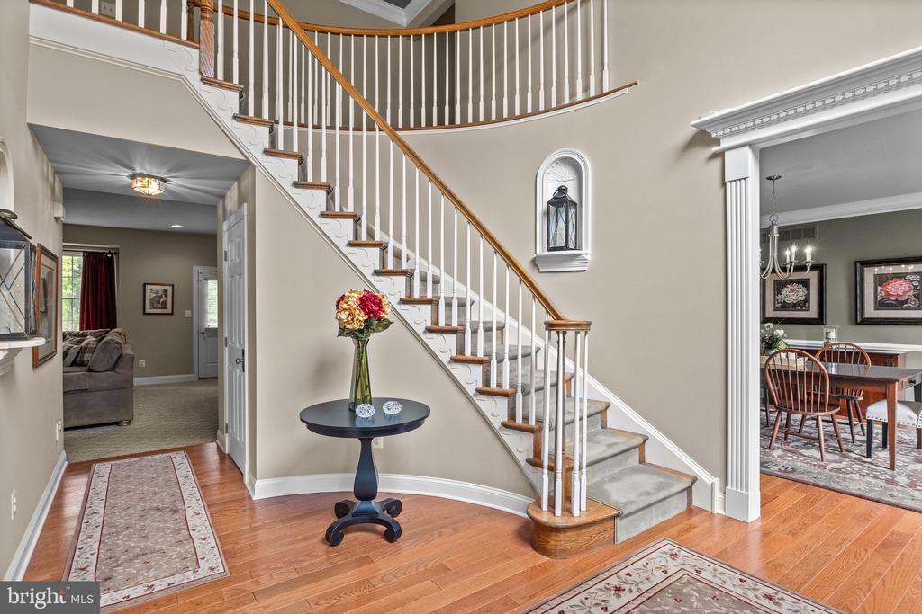 42 WOODSIDE LANE
