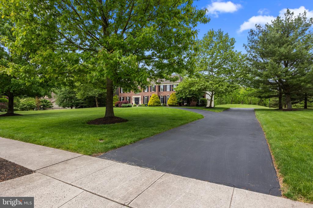 42 WOODSIDE LANE