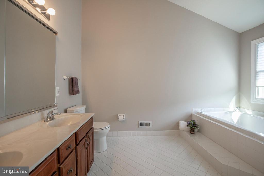 4099 PIERCE LANE