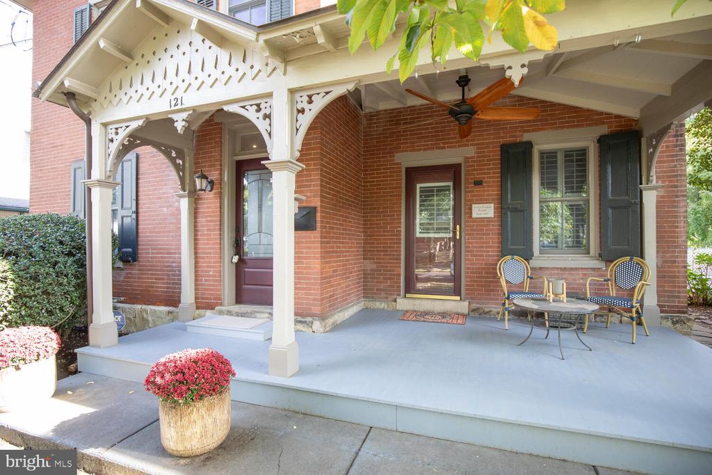 121 COTTAGE STREET