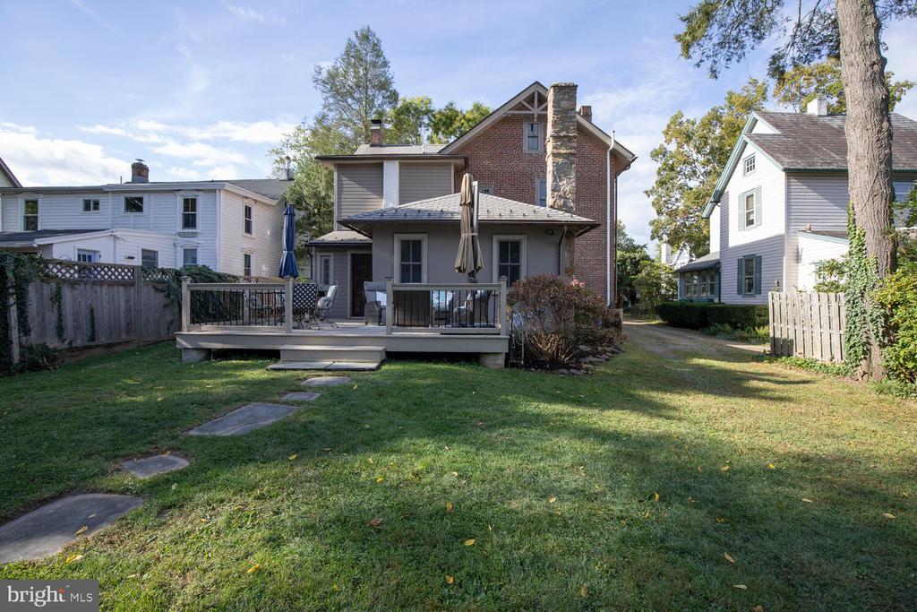 121 COTTAGE STREET