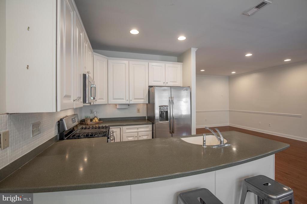 425 ELM CIRCLE