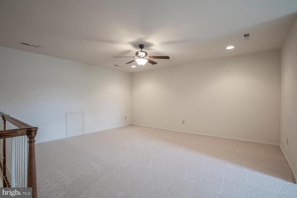 425 ELM CIRCLE