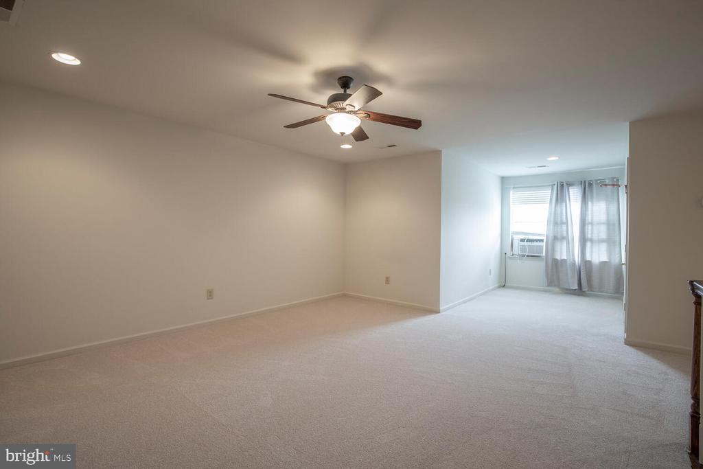 425 ELM CIRCLE