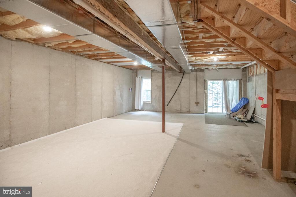 425 ELM CIRCLE