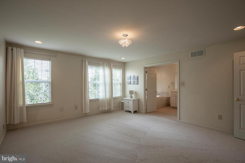 425 ELM CIRCLE