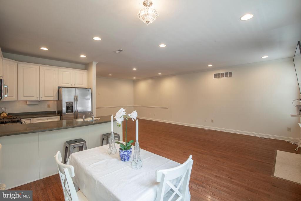 425 ELM CIRCLE