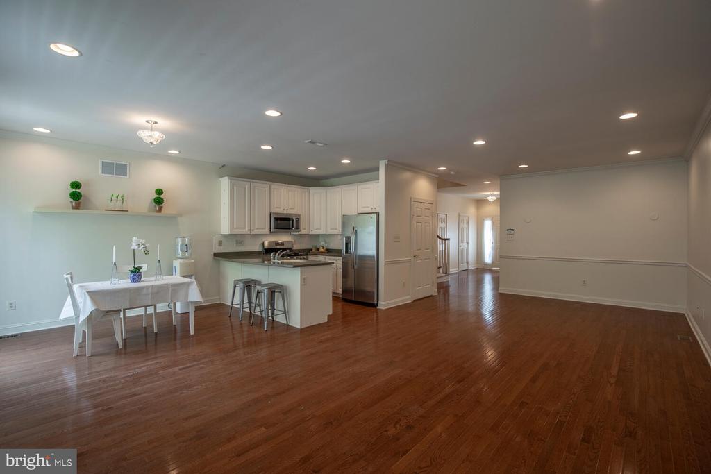 425 ELM CIRCLE