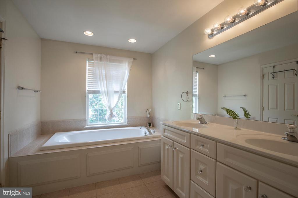 425 ELM CIRCLE