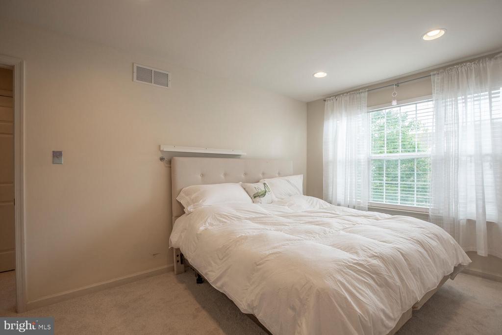 425 ELM CIRCLE