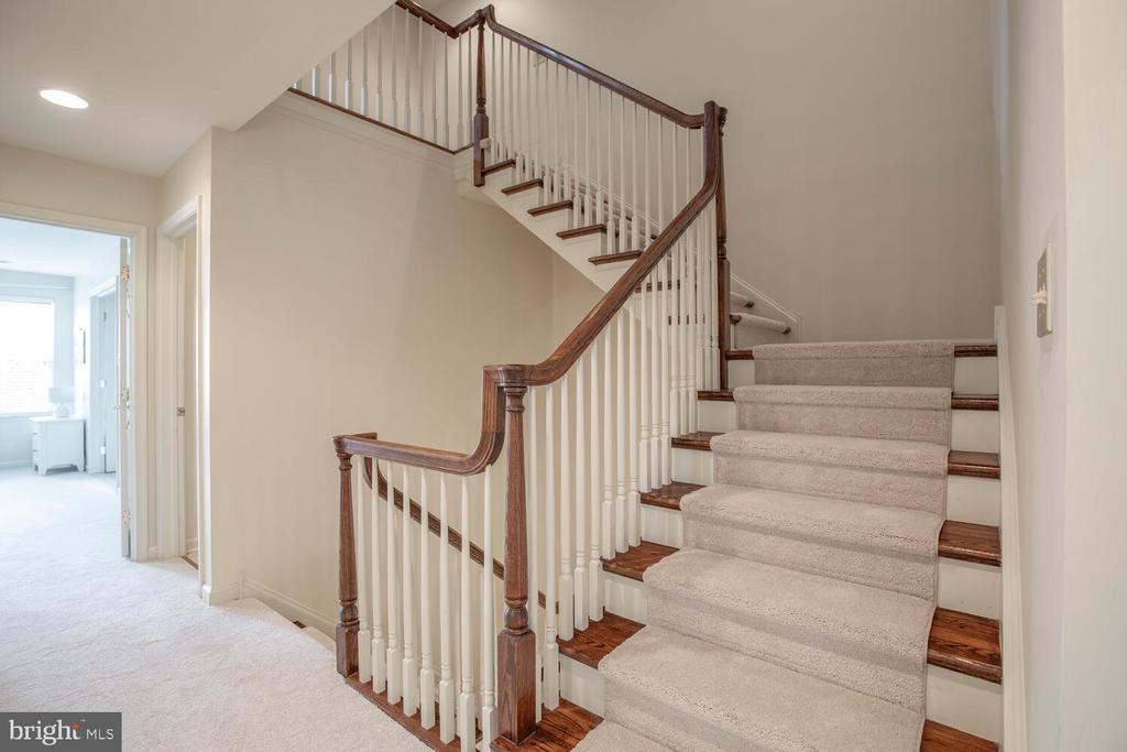425 ELM CIRCLE