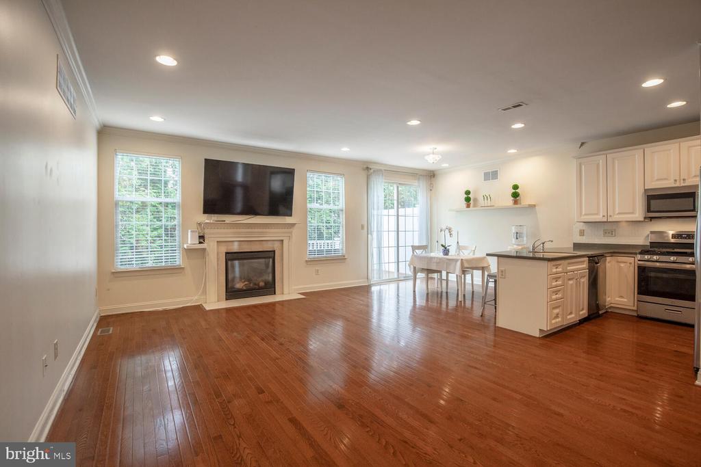 425 ELM CIRCLE
