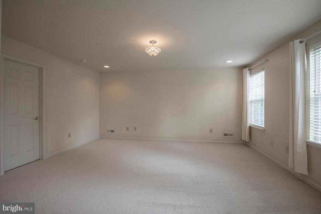 425 ELM CIRCLE