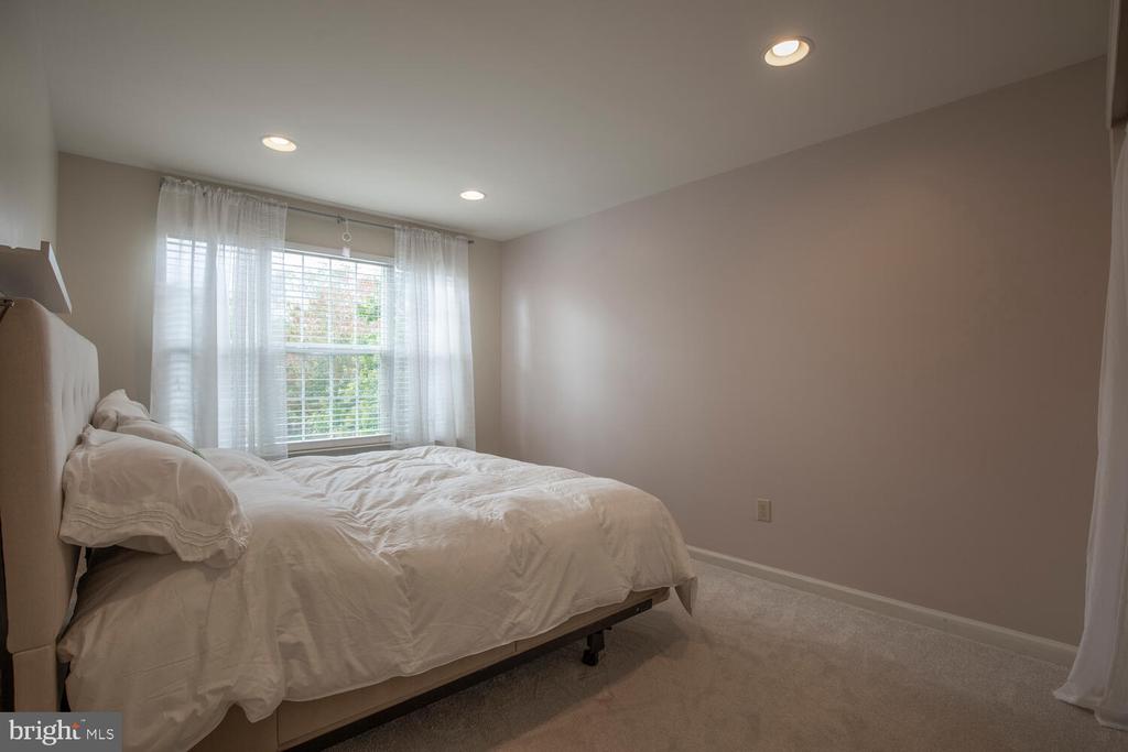 425 ELM CIRCLE