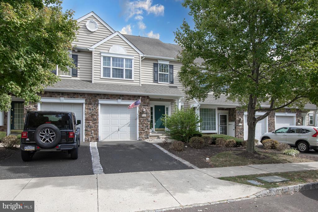 425 ELM CIRCLE