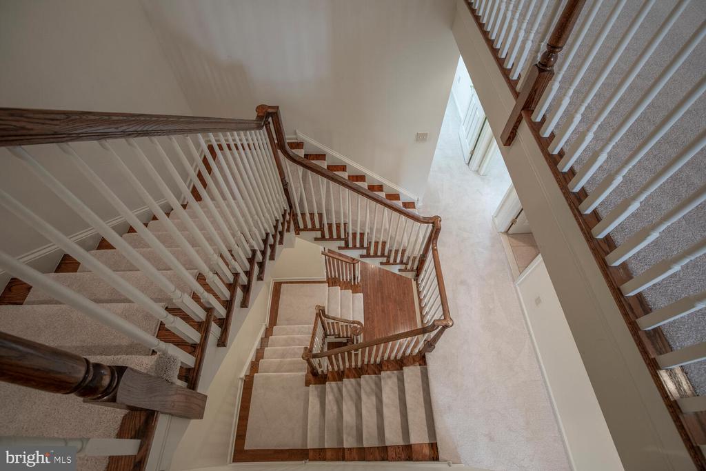 425 ELM CIRCLE