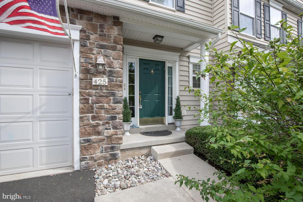 425 ELM CIRCLE