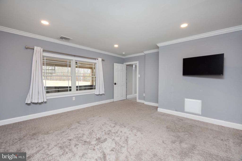 6469 GROVELAND ROAD