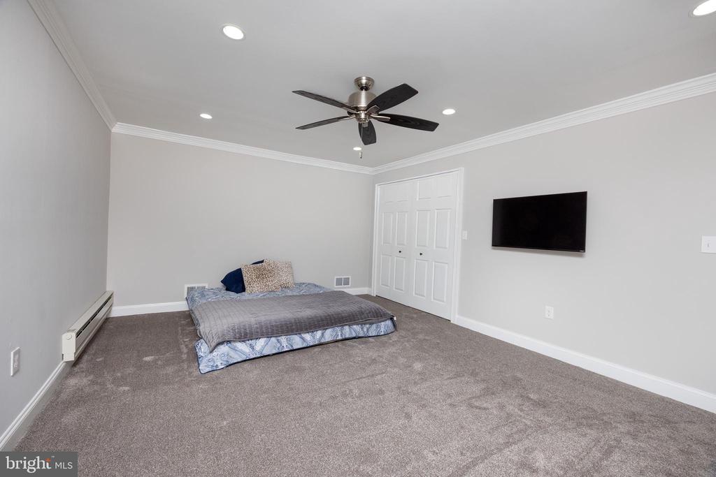 6469 GROVELAND ROAD