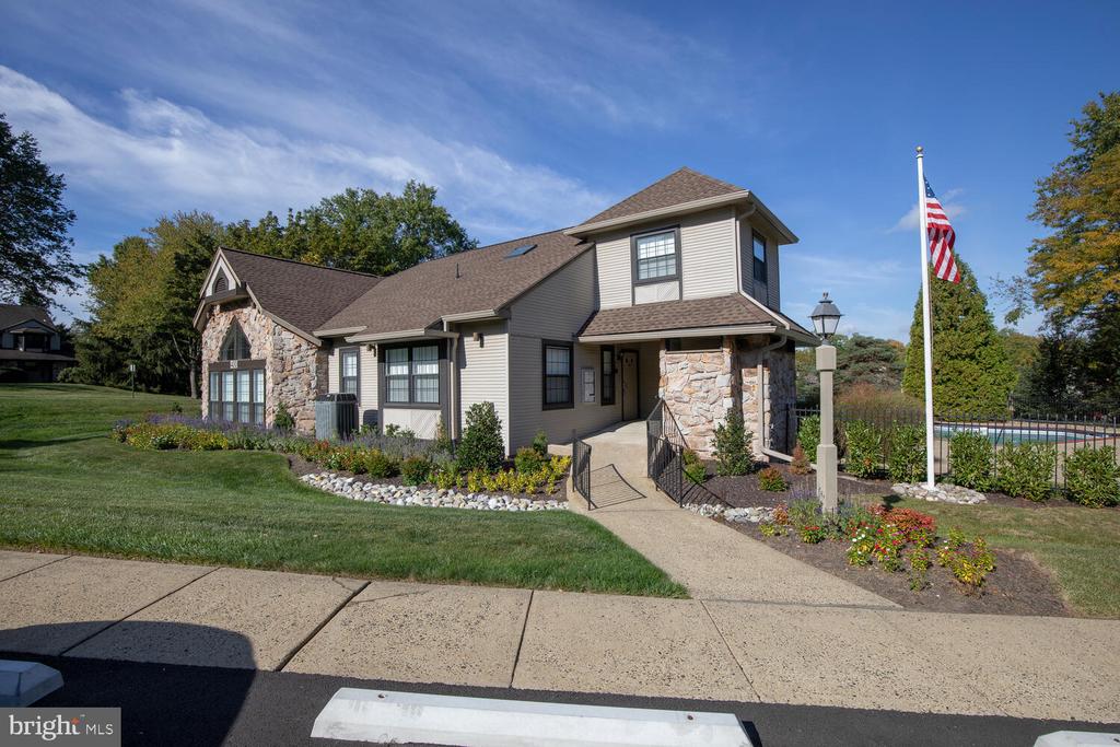 481 REDBUD COURT