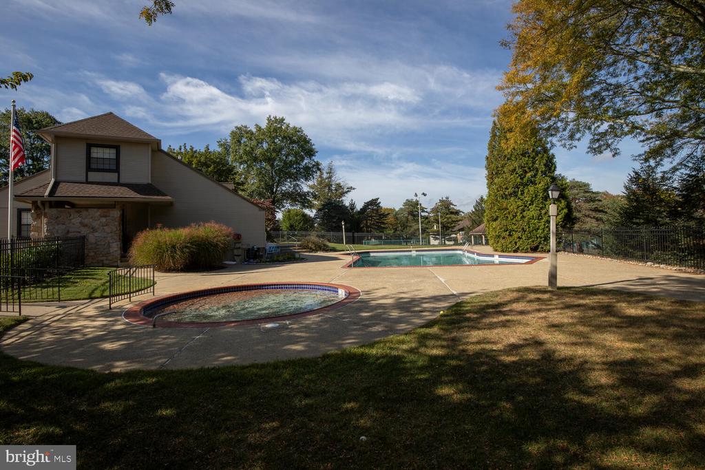 481 REDBUD COURT