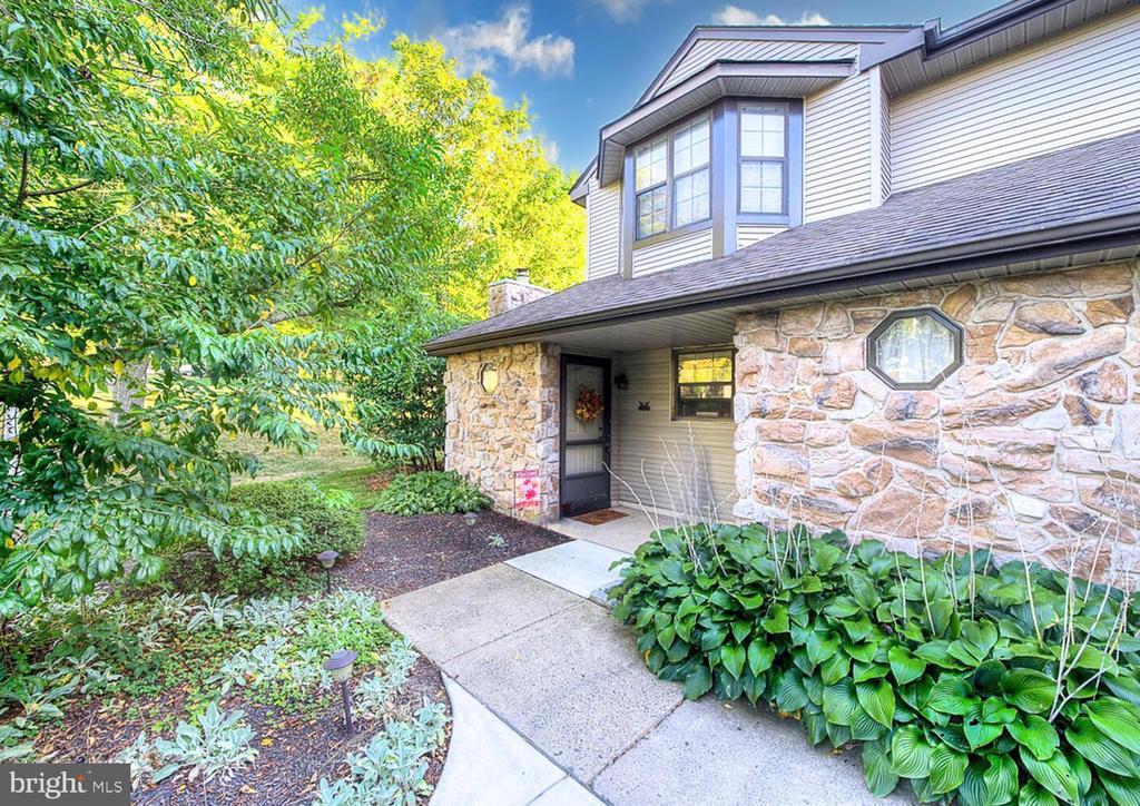 481 REDBUD COURT