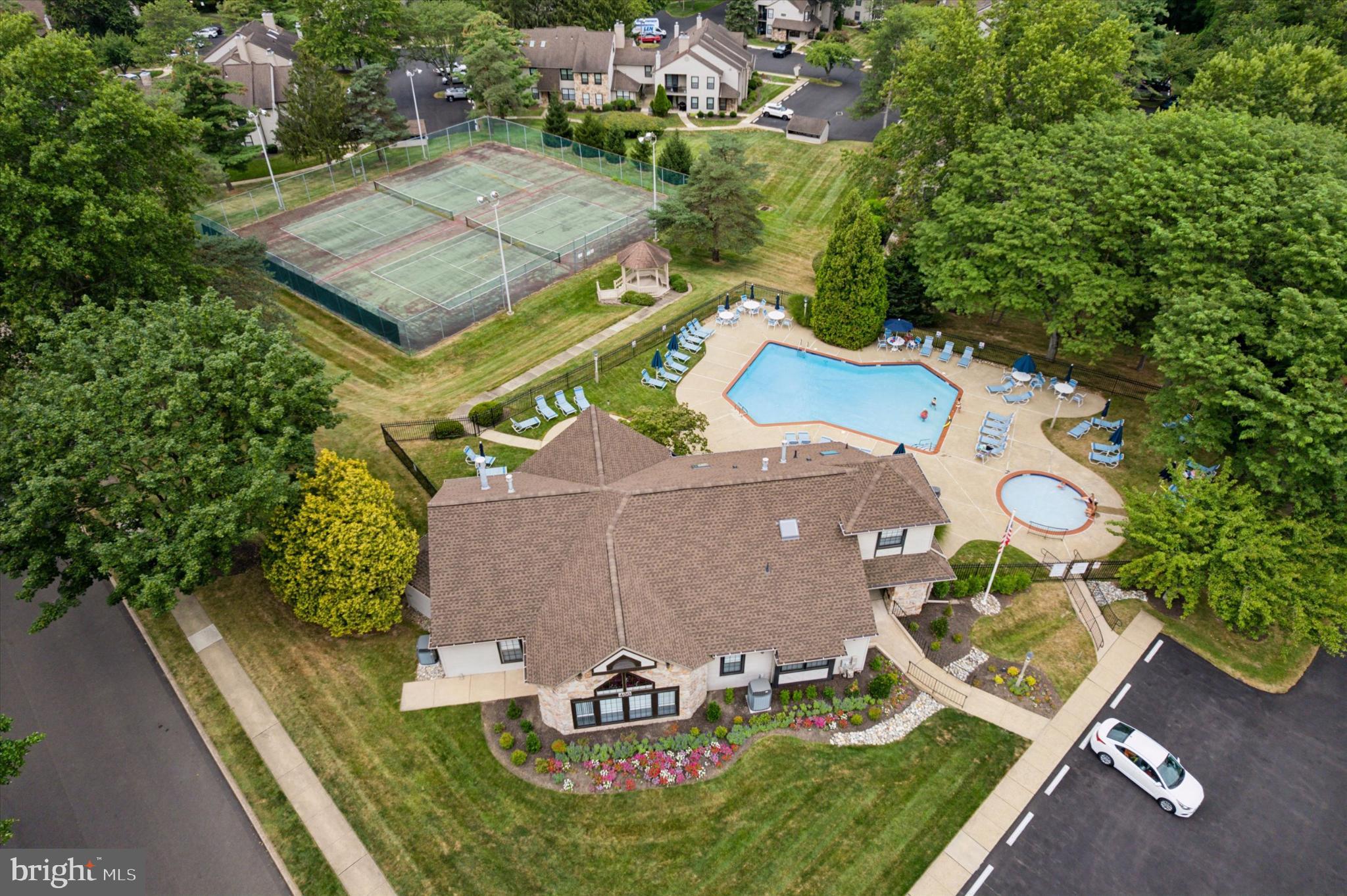 463 REDBUD COURT