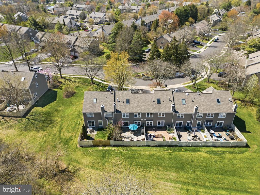 1560 HUMMINGBIRD COURT