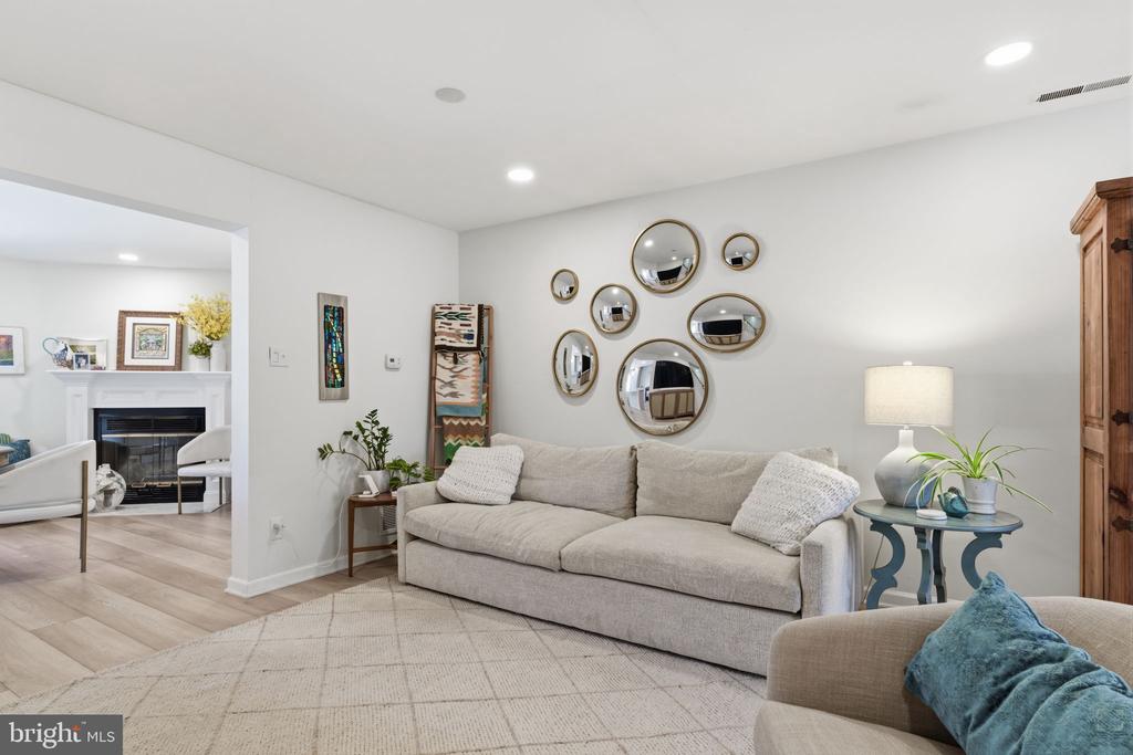 1560 HUMMINGBIRD COURT