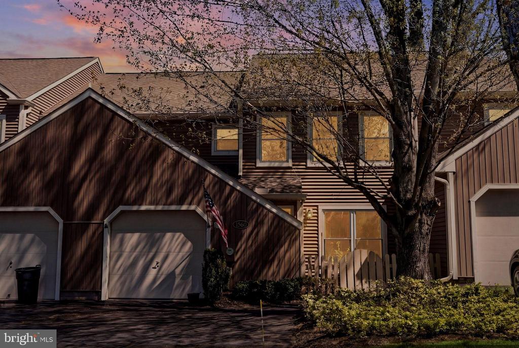 1560 HUMMINGBIRD COURT