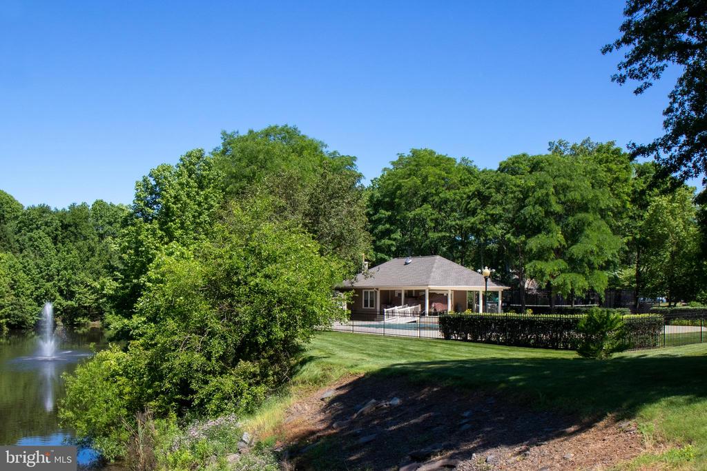 1560 HUMMINGBIRD COURT