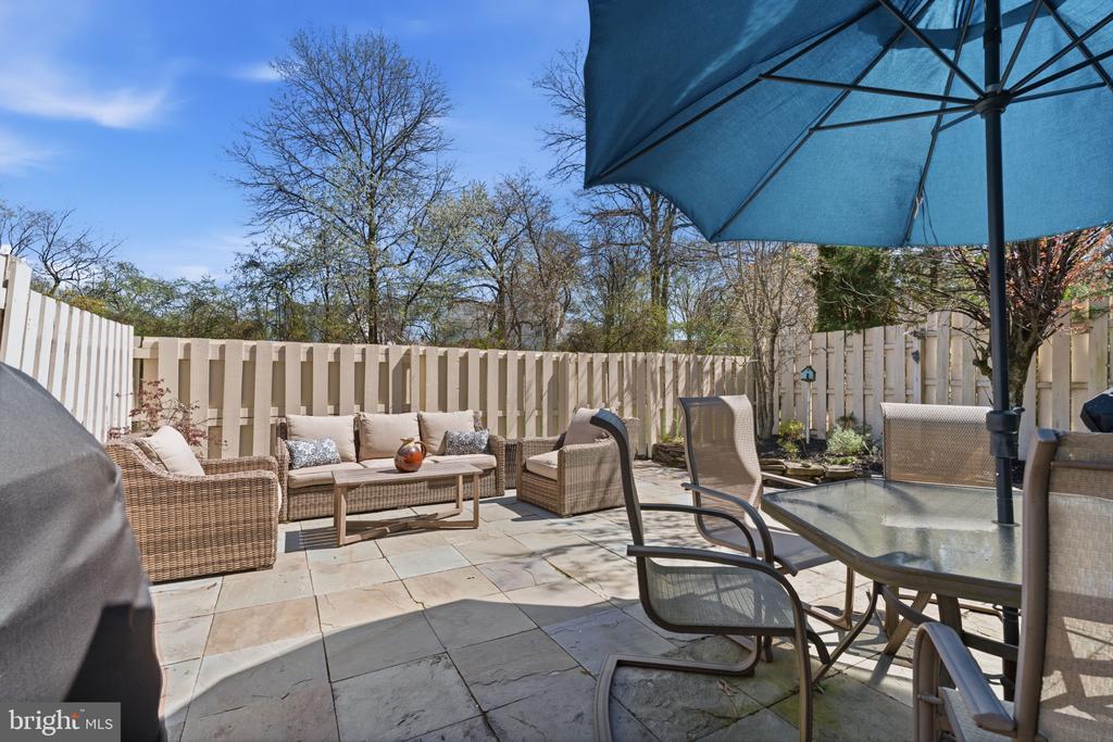 1560 HUMMINGBIRD COURT