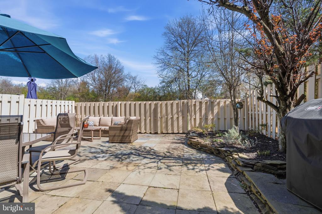 1560 HUMMINGBIRD COURT