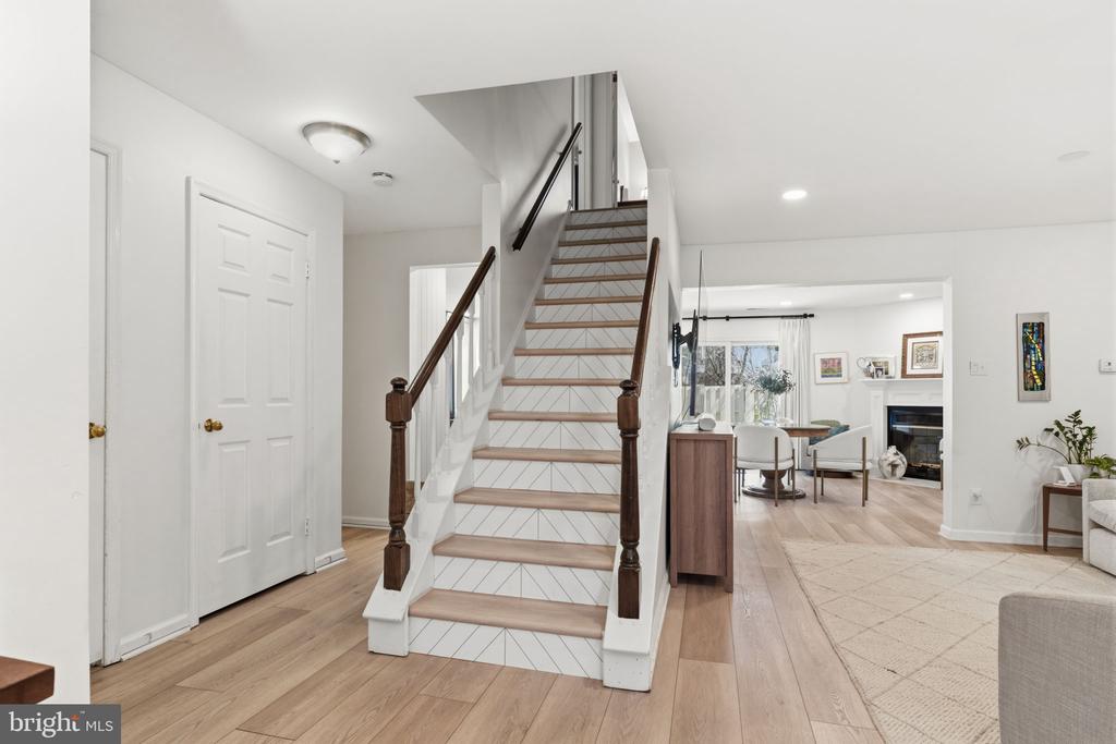 1560 HUMMINGBIRD COURT
