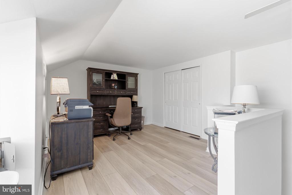 1560 HUMMINGBIRD COURT