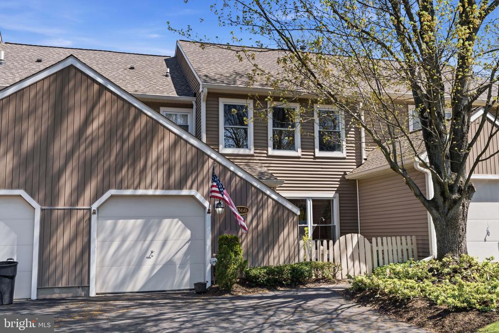 1560 HUMMINGBIRD COURT