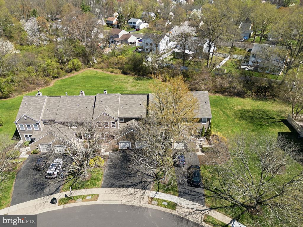 1560 HUMMINGBIRD COURT