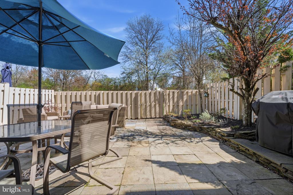 1560 HUMMINGBIRD COURT