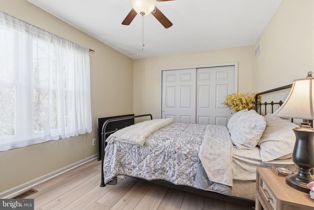 1560 HUMMINGBIRD COURT