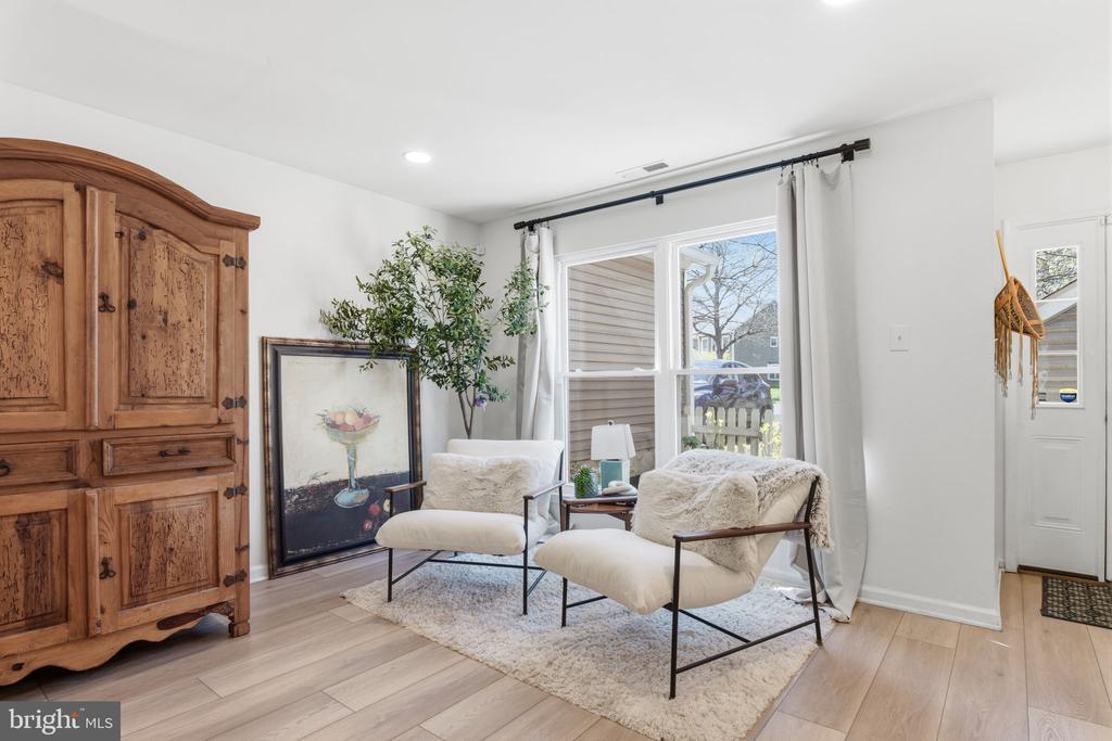 1560 HUMMINGBIRD COURT