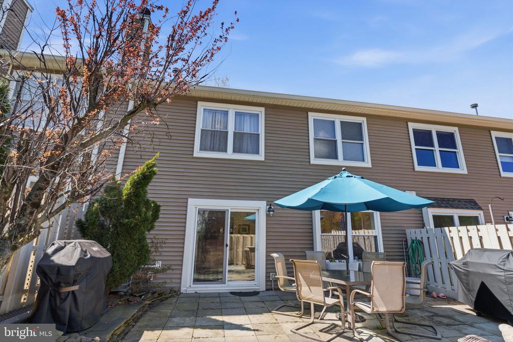 1560 HUMMINGBIRD COURT