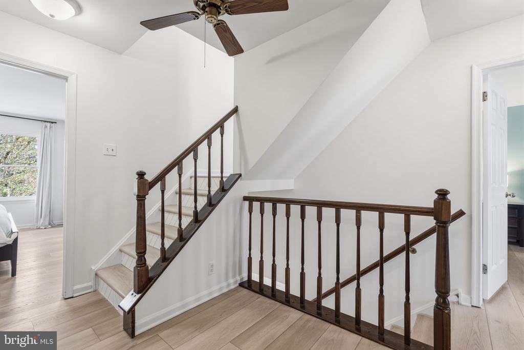 1560 HUMMINGBIRD COURT